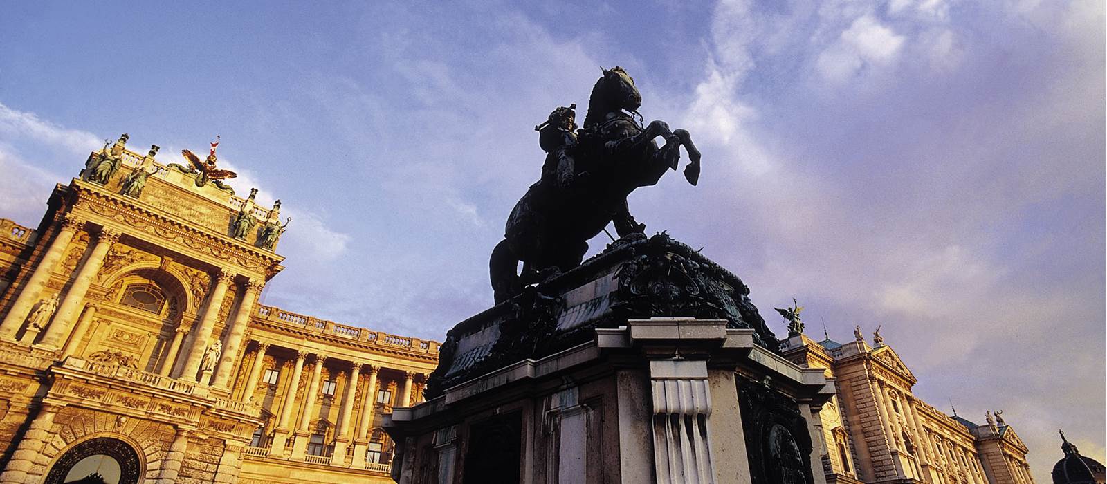 Hofburg, Heldenplatz - ©WienTourismus/MAXUM